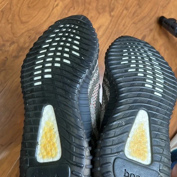 Yeezy boost 350 V2 size 8.5